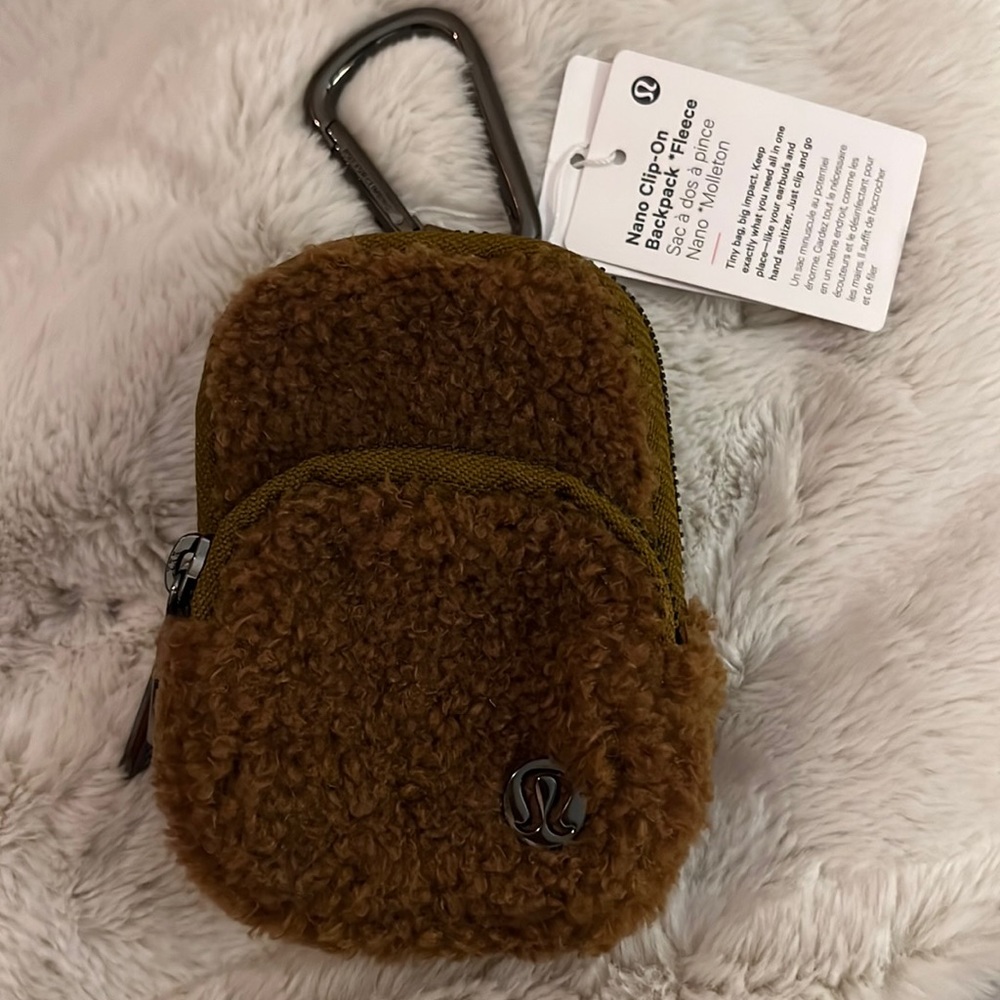 Lululemon - Nano Clip-On Backpack
Fleece- Burnt Caramel- NWT